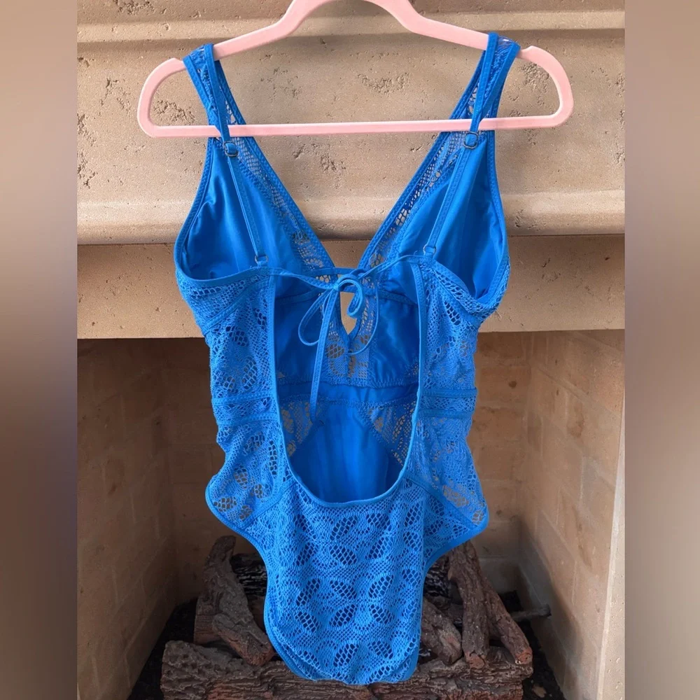 BECCA Blue Color Play Crochet Plunge One-Piece Swimsuit Size XL - Picture 7 of 7